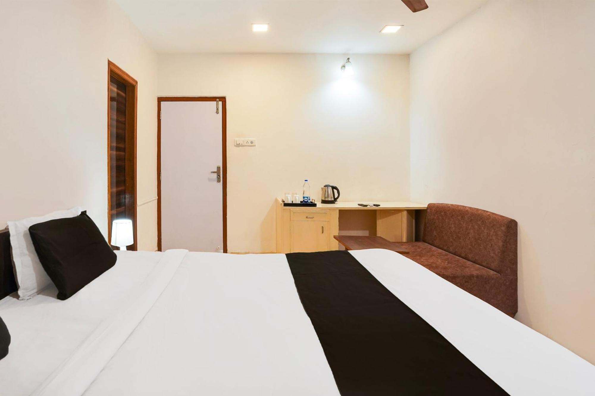 Hotel O Bridge Ahmedabad Exterior photo
