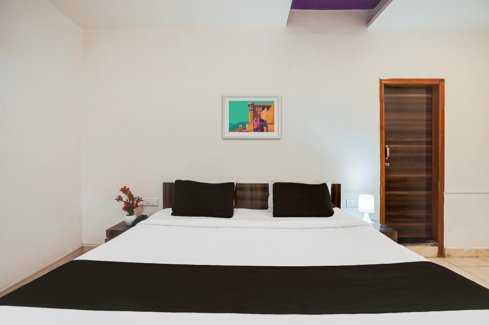 Hotel O Bridge Ahmedabad Exterior photo