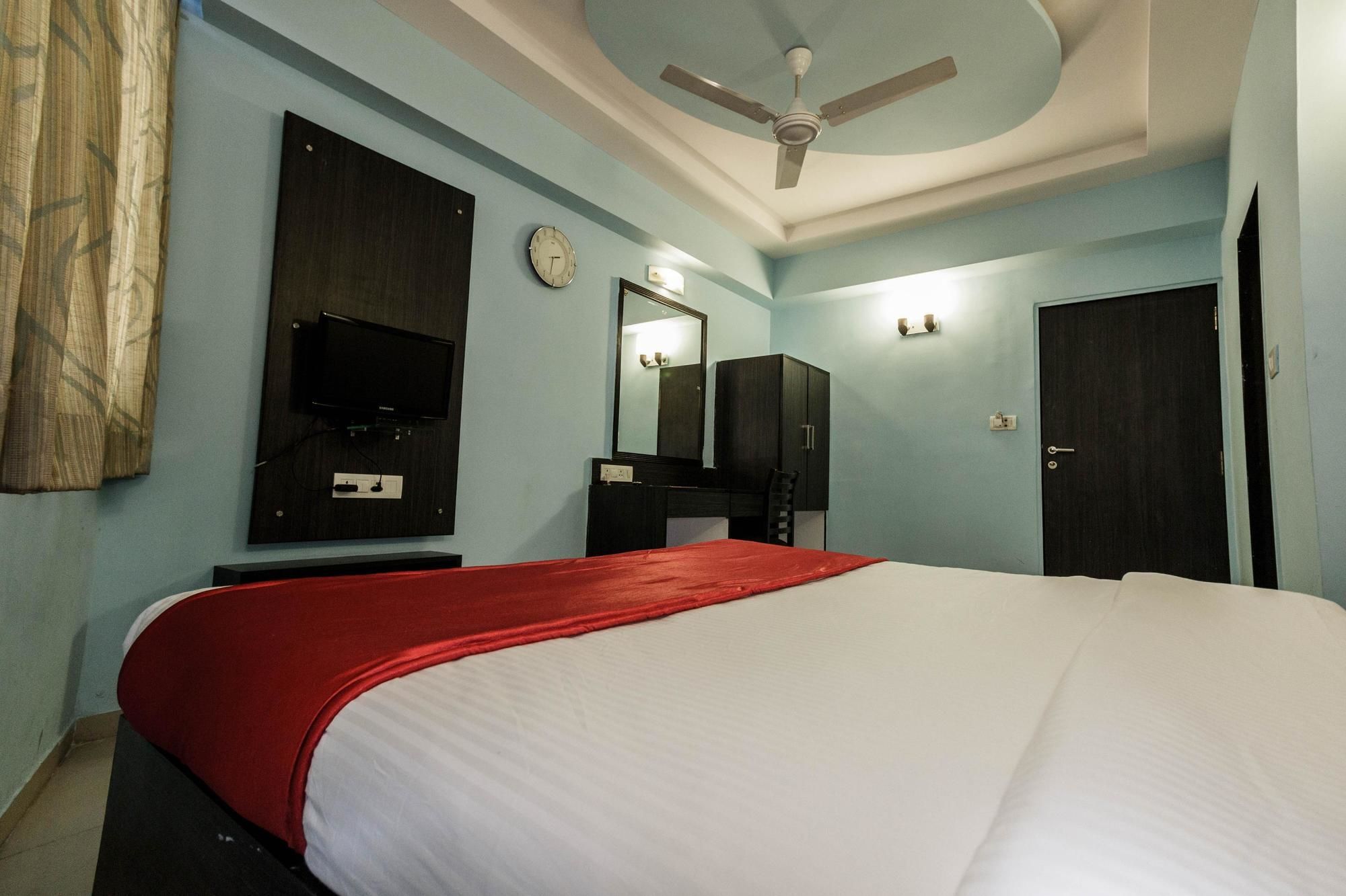 Hotel O Bridge Ahmedabad Exterior photo