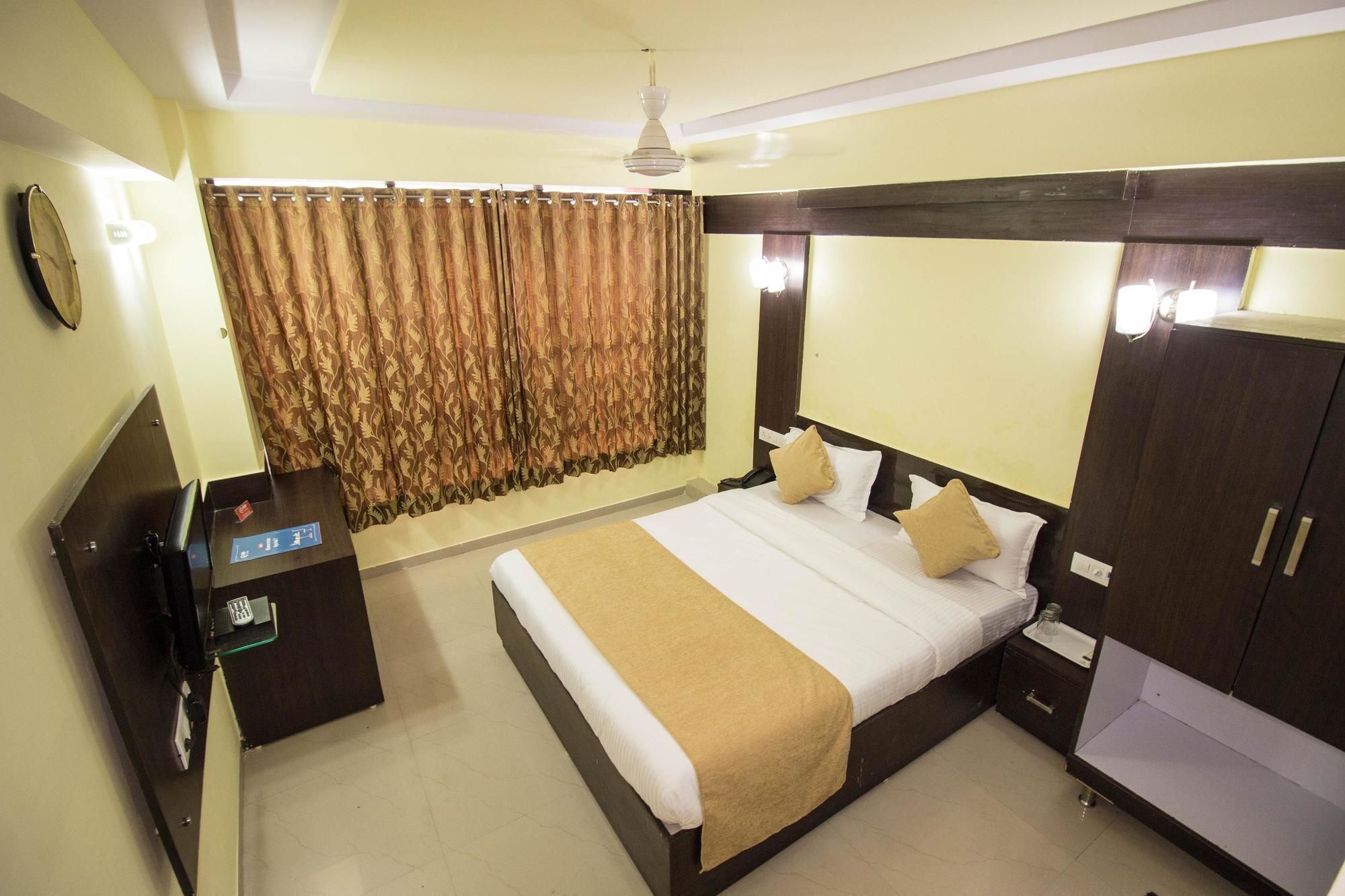 Hotel O Bridge Ahmedabad Exterior photo