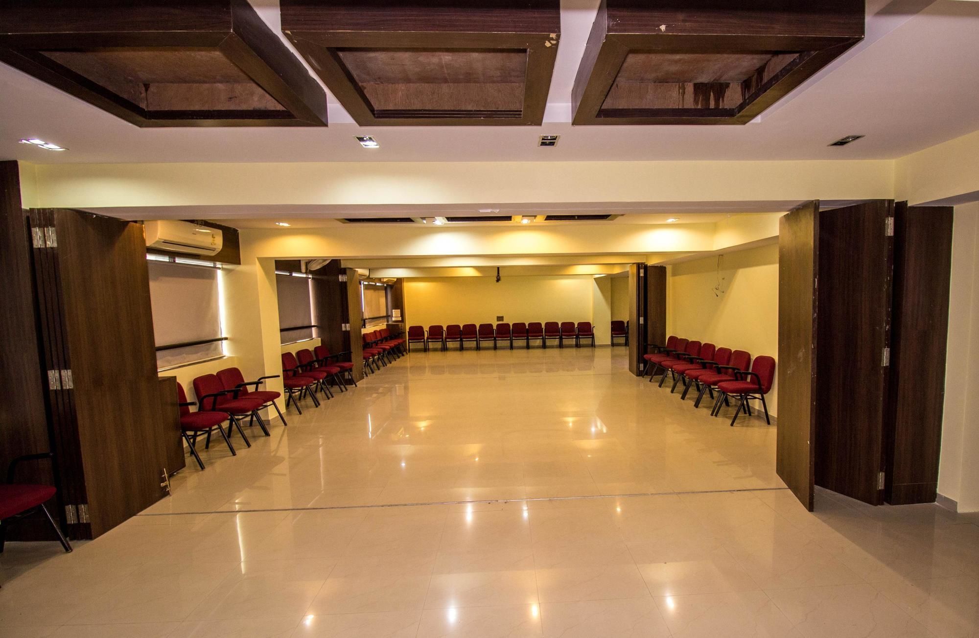 Hotel O Bridge Ahmedabad Exterior photo