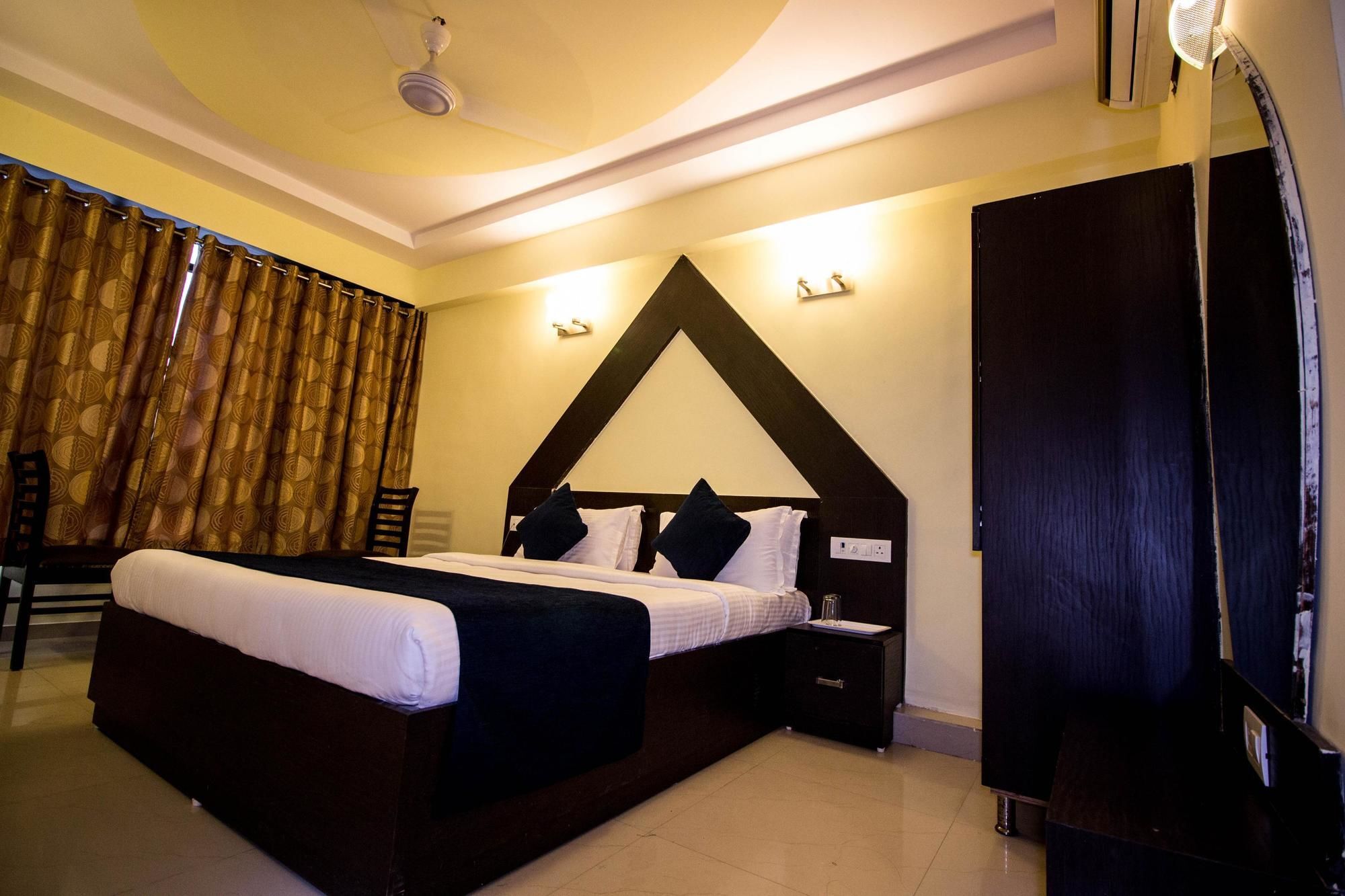 Hotel O Bridge Ahmedabad Exterior photo