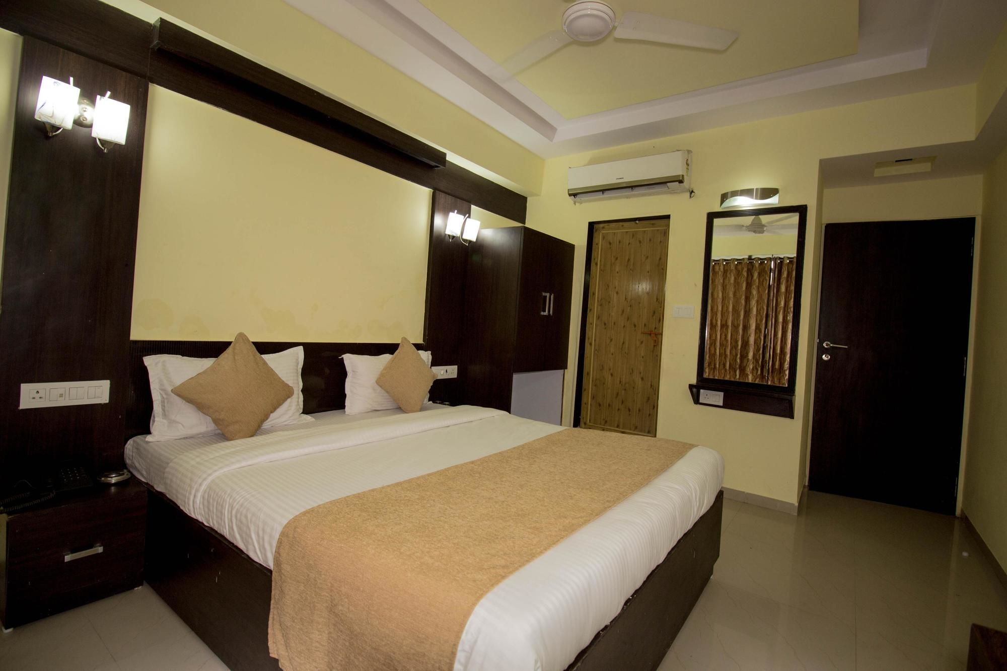 Hotel O Bridge Ahmedabad Exterior photo