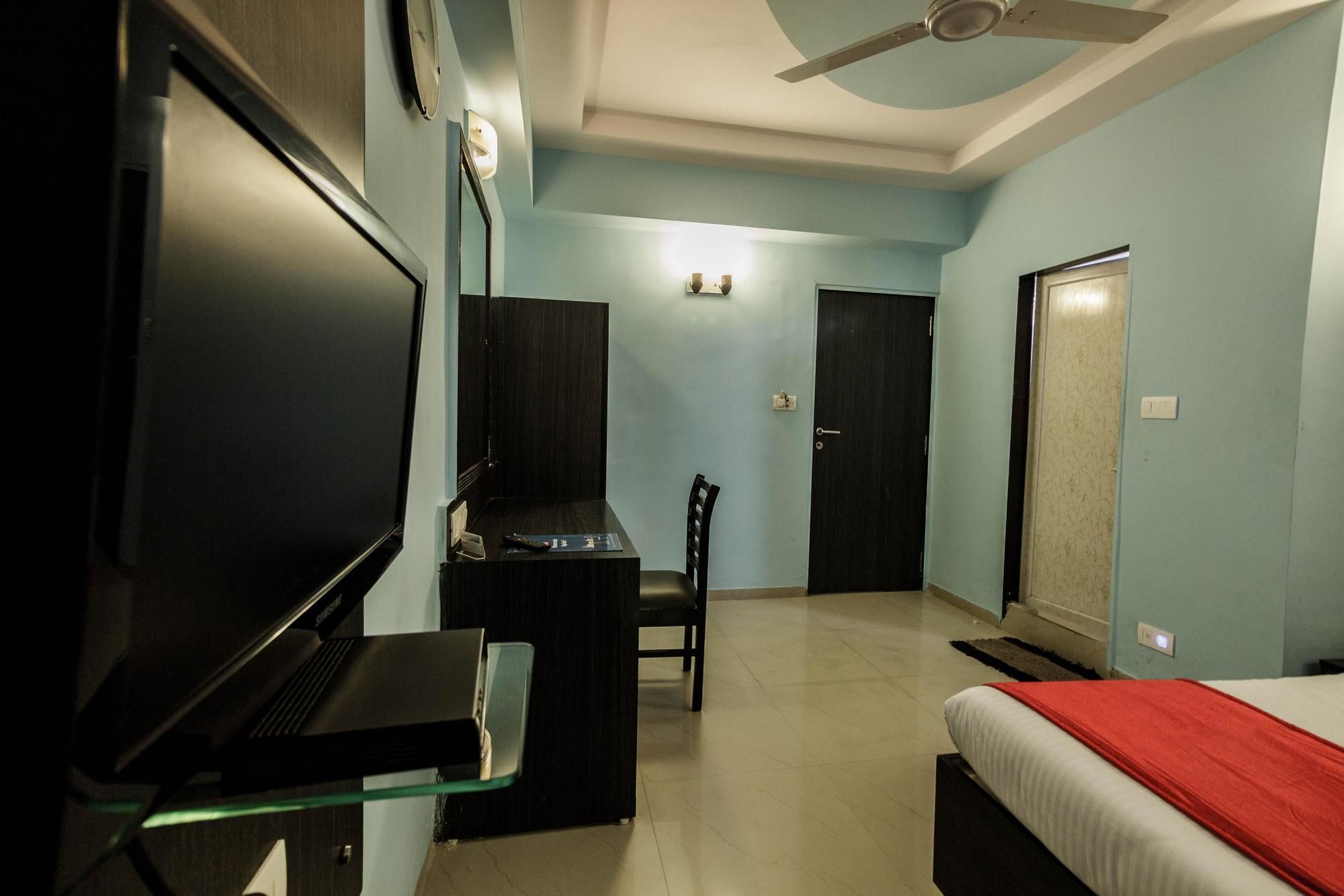 Hotel O Bridge Ahmedabad Exterior photo