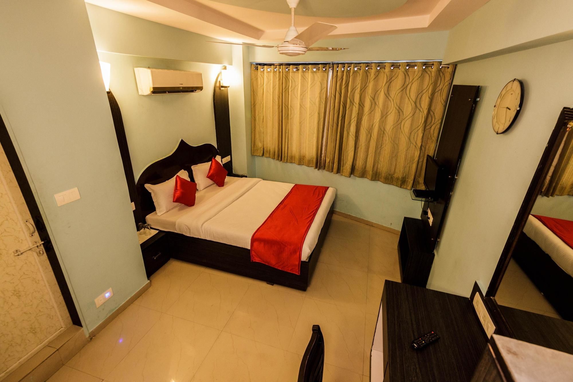 Hotel O Bridge Ahmedabad Exterior photo
